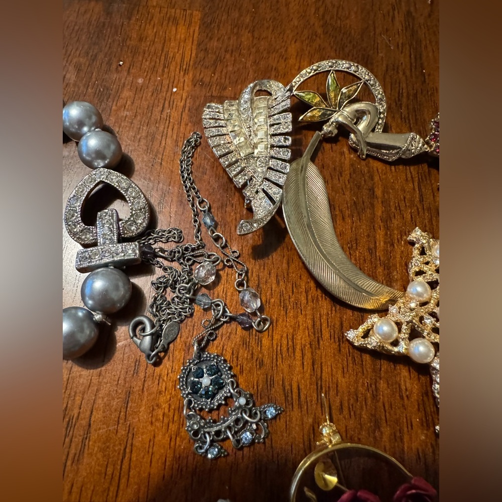 Vintage jewelry repair/rehab lot #2161, 18 pieces. - Picture 5 of 8